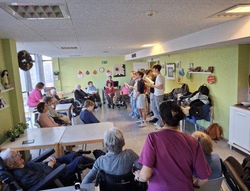 Visita Nadalenca a la Residència de Les Corts 2024
